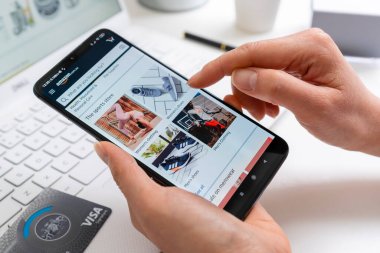 Amazon uygulamasını kullanarak online alışveriş