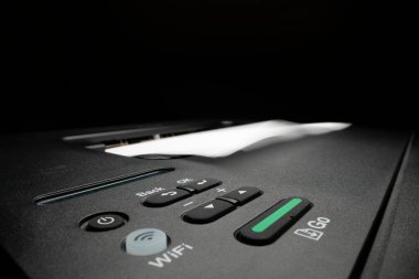 Belgelerin lazer yazıcı kullanılarak yakın plan görüntüsü