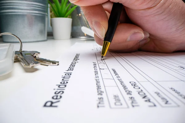 Completing a generic rental agreement — Stock Photo, Image