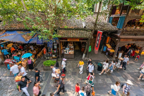 Çin 'in Chengdu şehrinde geniş ve dar bir açı var. — Stok fotoğraf