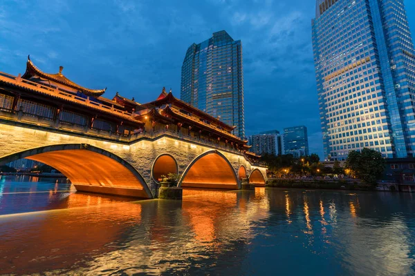 Anshun Brug en moderne gebouwen in Chengdu — Stockfoto