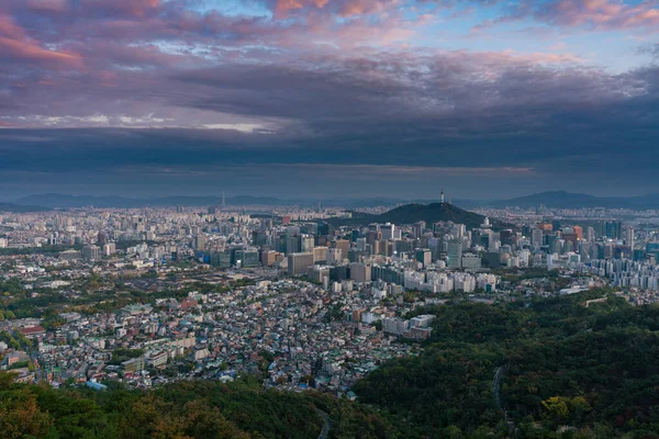 View of Seoul at sunset from Inwangsan — Stock Photo, Image