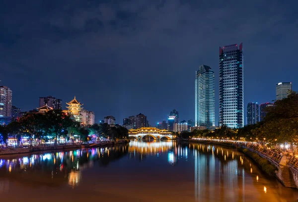 Uitzicht op Chengdu stad in China 's nachts — Stockfoto
