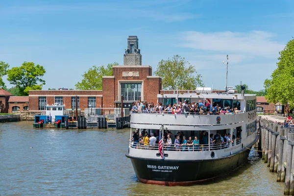 Nova York Eua Maio 2018 Passageiros Liberty Island Ferry Nova — Fotografia de Stock