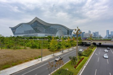 Chengdu, Çin - 27 Ağustos 2019: Çin 'in Chengdu kentindeki New Century Global Center. Zemin alanı açısından dünyanın en büyük binasıdır..