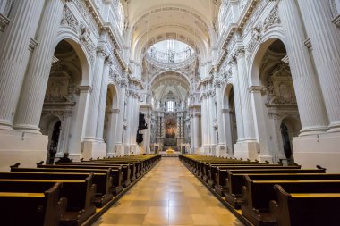 München, Almanya - 30 Ekim: 30 Ekim 2013 tarihinde Theatine kilisede Münih iç. 1663 1690 için inşa.