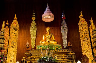 Wat Phra Kaeo - Chian adlı enfes sunak üzerinde Buda heykeli