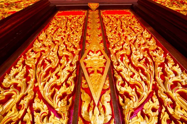 寺庙门上的泰国图案木雕-萨穆特·宋克拉姆, — 图库照片