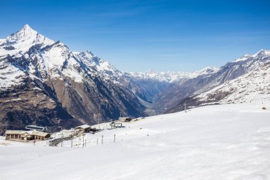 Masif Manzaralı Riffelberg Tren İstasyonu - Zermatt, İsviçre