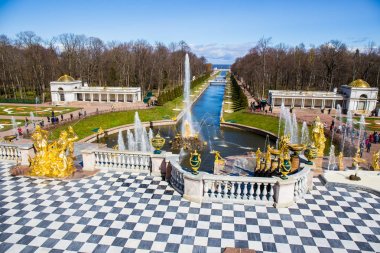 Peterhof Kraliyet Sarayı'nda Büyük Çağlayan ve Samson Çeşmesi -