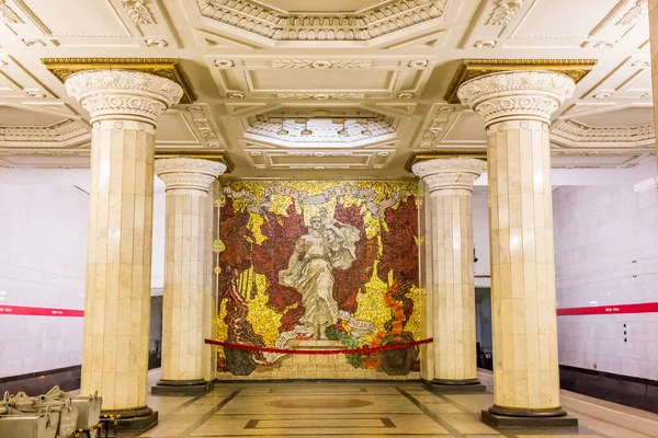 Art mosaïque à la station de métro Avtovo - Saint-Pétersbourg, Russie — Photo