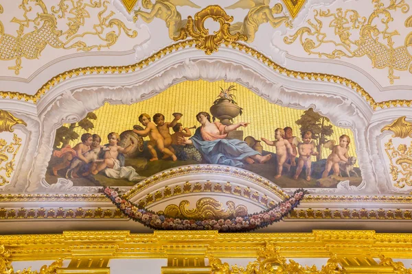 Fresco en el Palacio de Catalina, casa barroca de verano de los Russi — Foto de Stock