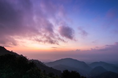 Doi Ang Khang Mountain, Chiangmai Tayland dağda güzel gündoğumu