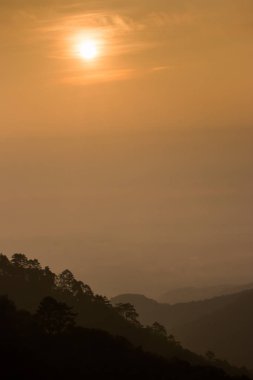 Doi Ang Khang Mountain, Chiangmai Tayland dağda güzel gündoğumu