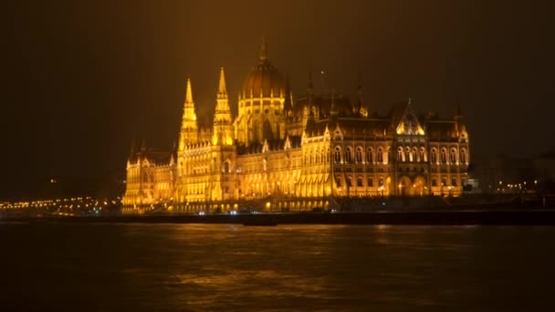 Budapest Parlamento Ungherese Notte Ungheria Vista Dalla Nave Galleggiante — Video Stock