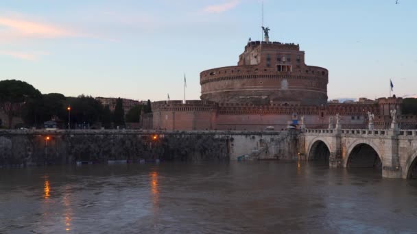 Uitzicht Beroemde Saint Angel Kasteel Brug Tiber Rome Italië Avonds — Stockvideo