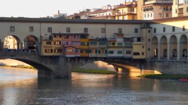 Floransa'daki Ponte Vecchio Köprüsü. Toskana, İtalya