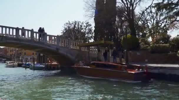 Venice Italië Maart 2018 Uitzicht Vanaf Zwevende Boot Het Canal — Stockvideo