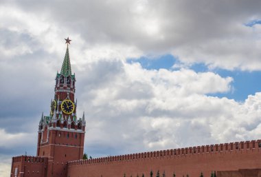 Moskova Kremlin 'in Spasskaya Kulesi.