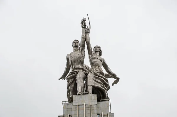 Moscou Rússia Julho 2017 Monumento Trabalhadora Mulher Kolkhoz Moscou Foi Fotos De Bancos De Imagens