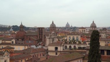 Roma rooftops üzerinde görüntüleyin. İtalya