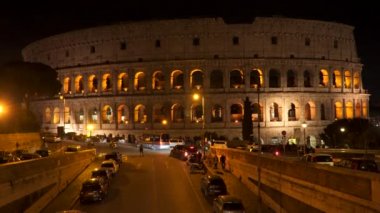 Roma, İtalya - 22 Mart 2018: Kolezyum, aydınlatma geceleri