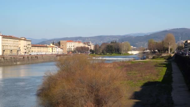 El río Arno en Florencia — Vídeos de Stock