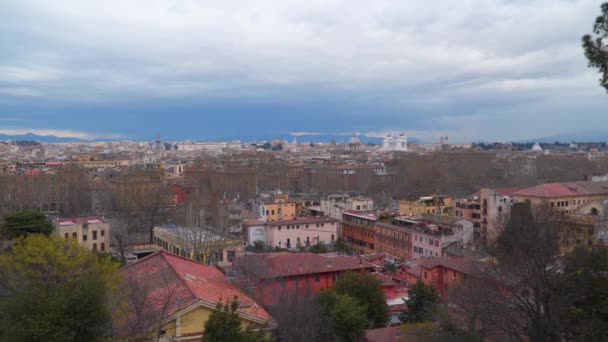 Vista desde la colina de Gianicola hasta el distrito histórico de Roma — Vídeos de Stock