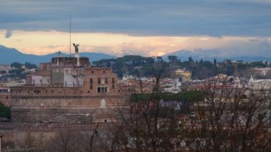 Sant'Angelo Kalesi üstünde belgili tanımlık tepe üzerinden görüntüleyin. Roma, İtalya