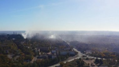 Sis şehri. Çevre kirliliği. Hava dron görüntüleri