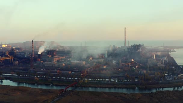 Metallurgische Fabriek Avonds Tijd Milieuvervuiling Luchtfoto Video — Stockvideo