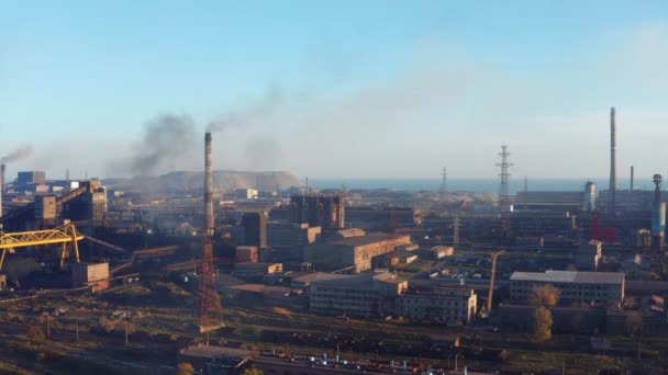 Hava Video Metalurji Tesisi Sahil Üzerinde Çevre Kirliliği Akşam Saat — Stok video