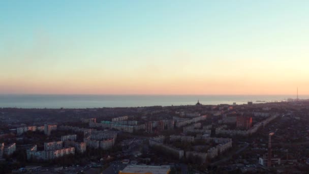 Πανοραμική Αεροφωτογραφία Του Παραθαλάσσια Πόλη Βράδυ Μαριούπολη Ουκρανίας — Αρχείο Βίντεο