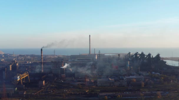 Hornos Explosión Junto Mar Disparo Desde Vista Pájaro Hora Tarde — Vídeos de Stock