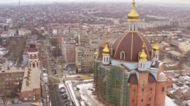 Havadan görünümü. En büyük Tapınağı Mariupol Ukrayna. Tanrı'nın annesi Mariupol şehir, şefaat Katedrali. Kış saati.