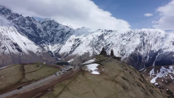 Biserica Trinity Sau Biserica Gergeti Vedere Aeriană — Videoclip de stoc