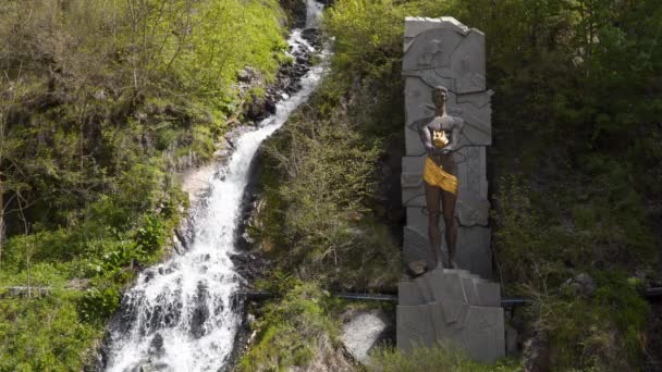 Borjomi Georgia Maj 2019 Monument Till Prometheus Nära Bevattna Nedgången — Stockvideo