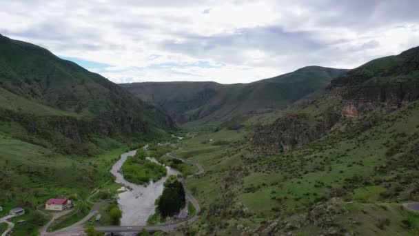 Letecký Pohled Řeku Kura Protékající Mezi Horami — Stock video