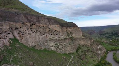 Vardzia, Gürcistan 'ın güneyinde bir mağara manastırı.