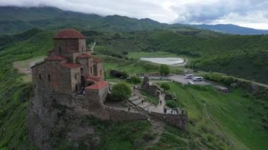Jvari manastır tapınağı. Havadan görünüm. Mtskheta Gürcistan