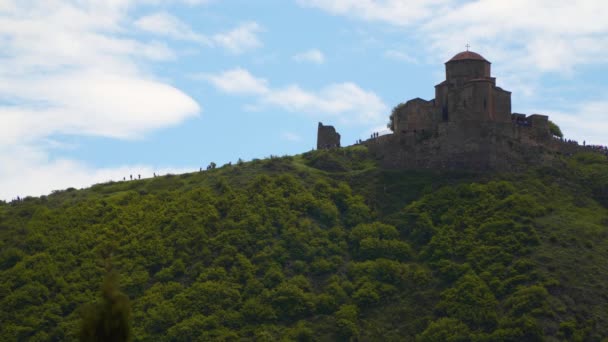 Jvari Mosteiro Templo Georgiano Localizado Topo Uma Montanha Perto Mtskheta — Vídeo de Stock