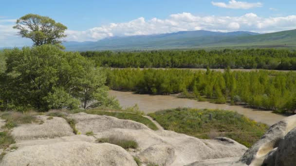 Kura Nehri Gürcistan Mağara Kenti Uplistsikhe Yakınlarındaki Dağların Arka Planda — Stok video