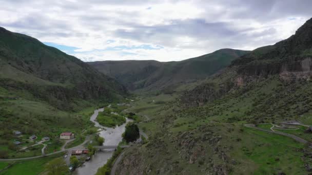 Dolina Rzeki Kura Pobliżu Kompleksu Klasztornego Jaskini Vardzia Widok Lotu — Wideo stockowe