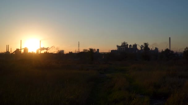 Hornos Explosión Una Planta Metalúrgica Amanecer — Vídeo de stock