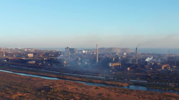 Flygfoto Den Metallurgiska Växten Kvällstid — Stockvideo