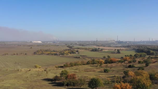 Luchtfoto Herfst Weiden Velden Aan Horizon Rook Van Leidingen Van — Stockvideo