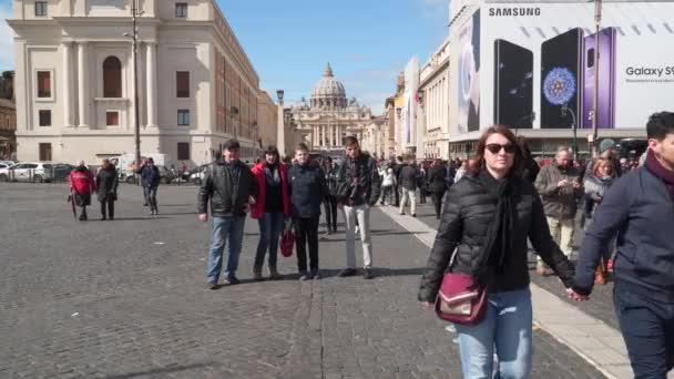 Rome Italië Maart 2018 Toeristen Achtergrond Van Kathedraal Van Peter — Stockvideo