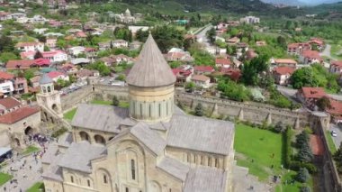 Svetitskhoveli Katedrali havadan görünümü, öyle Mtsheta, Georgia'da bulunan bir Gürcü Ortodoks katedrali