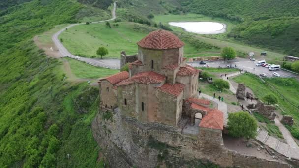 ジュバリ教会 美しい6世紀のグルジア正教会修道院 航空写真 — ストック動画