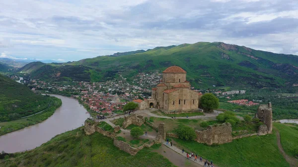 Havadan görünüm. Jvari veya Jvari Manastırı Bir Gürcü Ortodoks manastırı